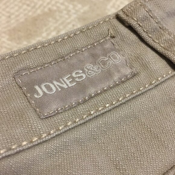 Jones & Co. Oatmeal Rolled Cuff Capris - Picture 8 of 14